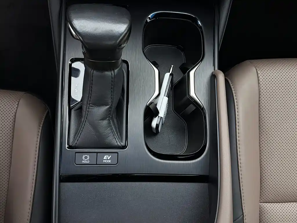 Lexus ES 2023 — фото 12