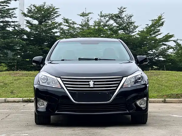 Toyota Crown 2012