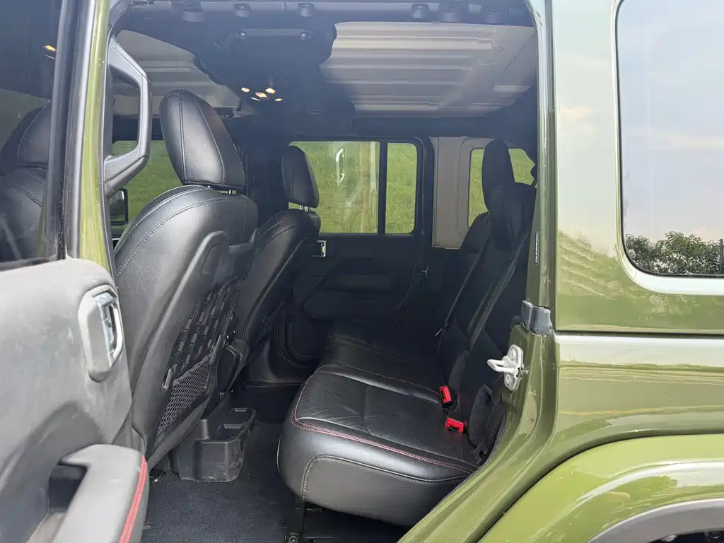 Jeep Wrangler 2023 — фото 10