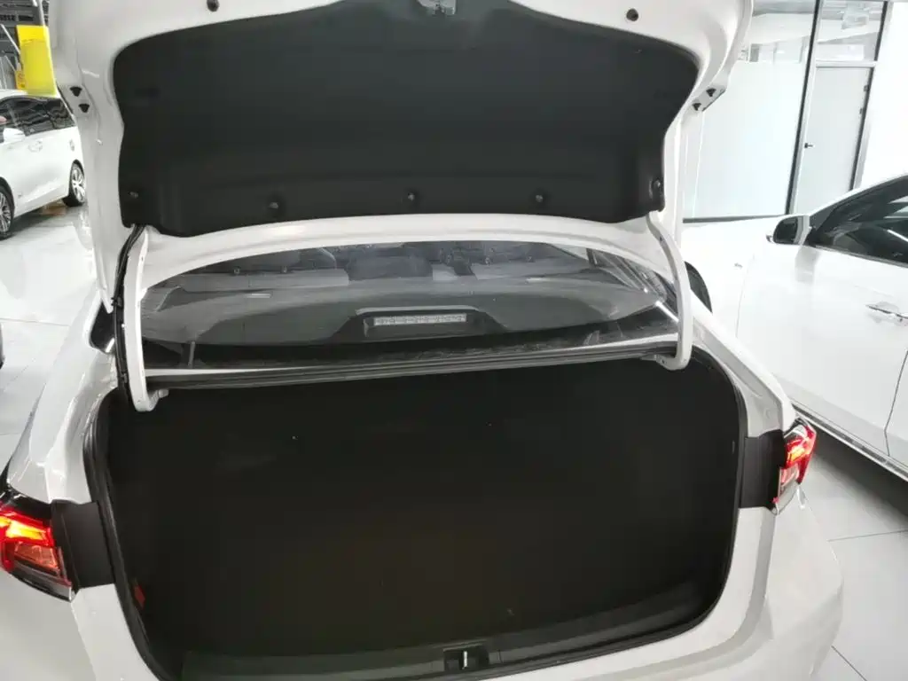Toyota Corolla 2023 — фото 19