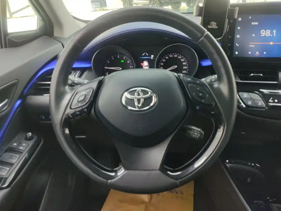 Toyota C-HR 2023 — фото 15