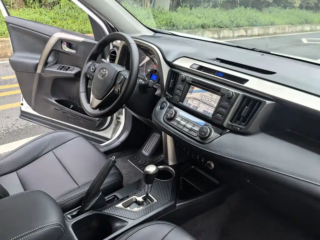Toyota RAV4 2014 — фото 31