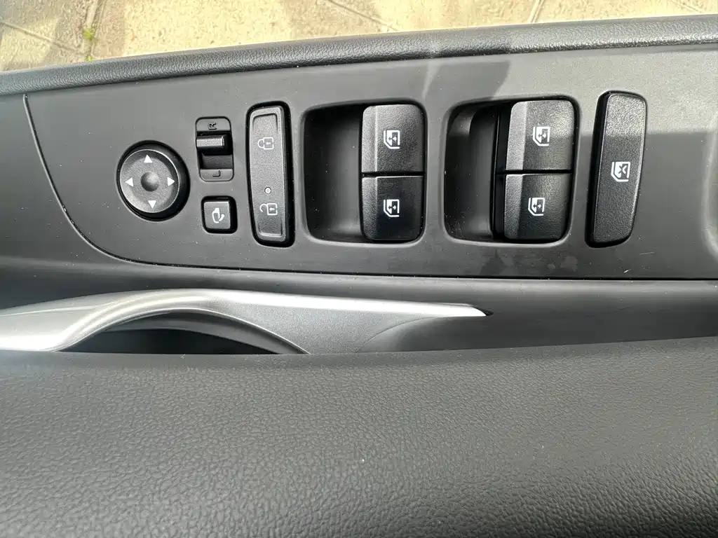 Hyundai Elantra 2023 — фото 11