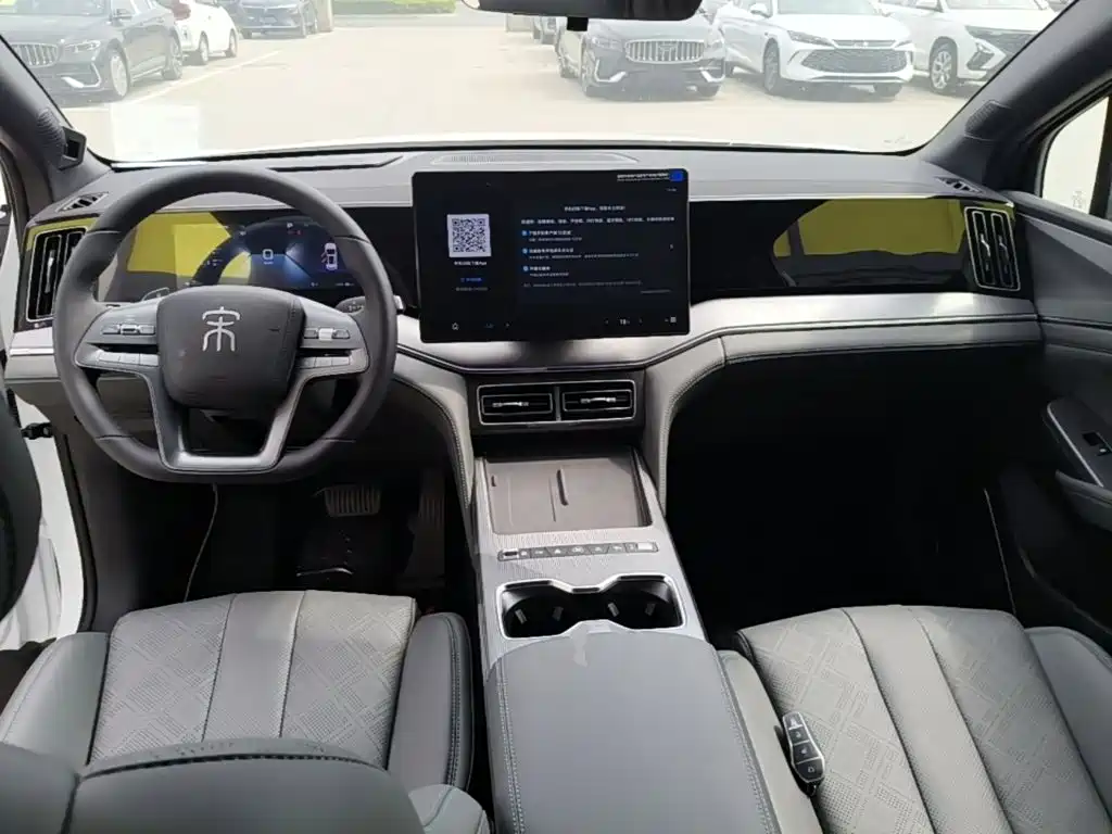 BYD L DM-i 2026 — фото 10