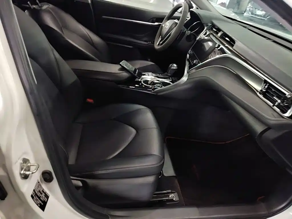 Toyota Camry 2021 — фото 25