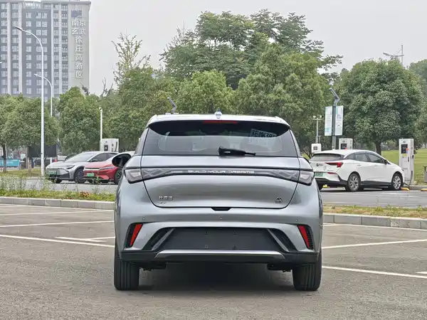 BYD Dolphin 2023
