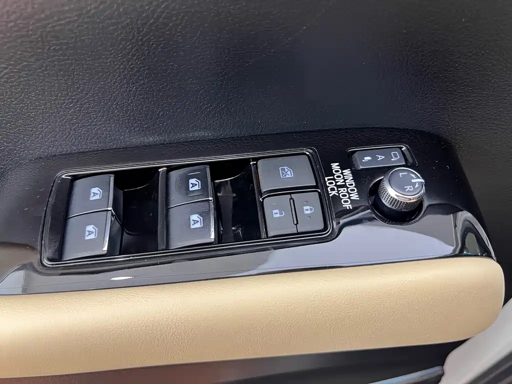 Toyota Alphard 2018 — фото 17