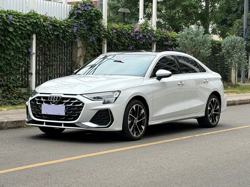 Audi A3 2025 — фото 1
