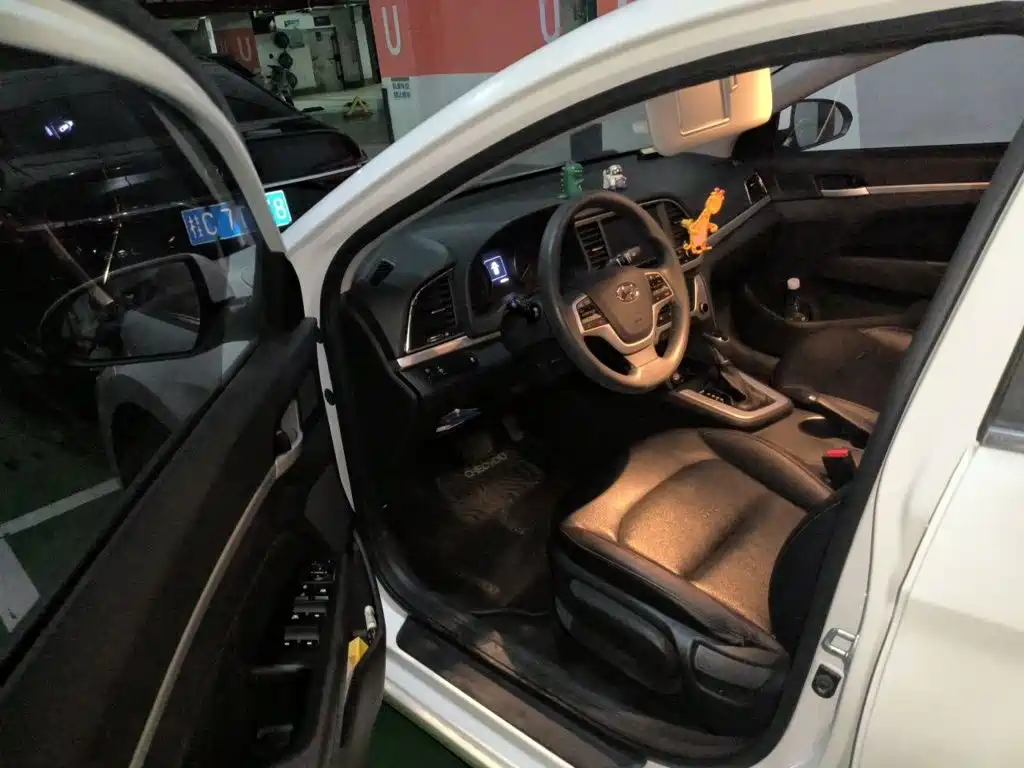 Hyundai Elantra 2018 — фото 14
