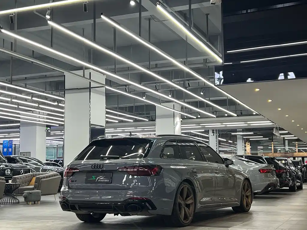 Audi RS 4 2020 — фото 19