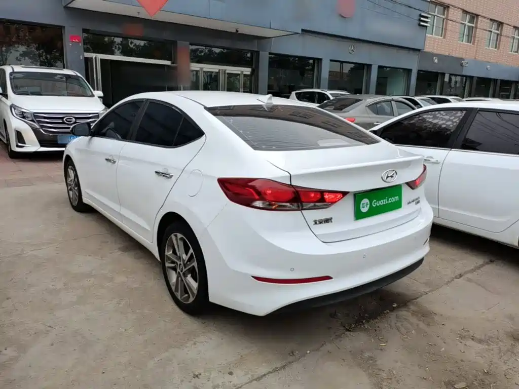 Hyundai Elantra 2019 — фото 5