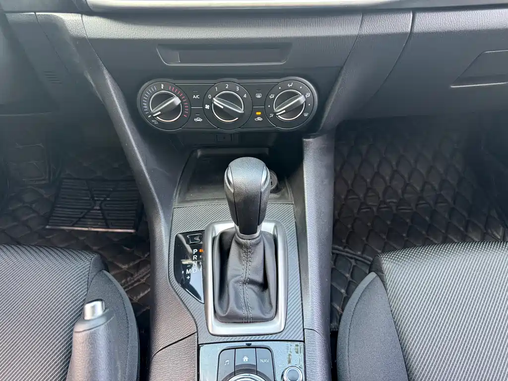 Mazda 3 Axela 2019 — фото 10