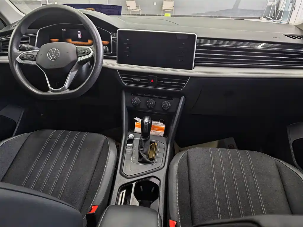 Volkswagen Tiguan L 2022 — фото 13