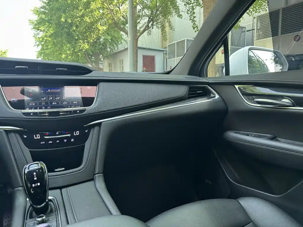 Cadillac XT5 2022 — фото 23