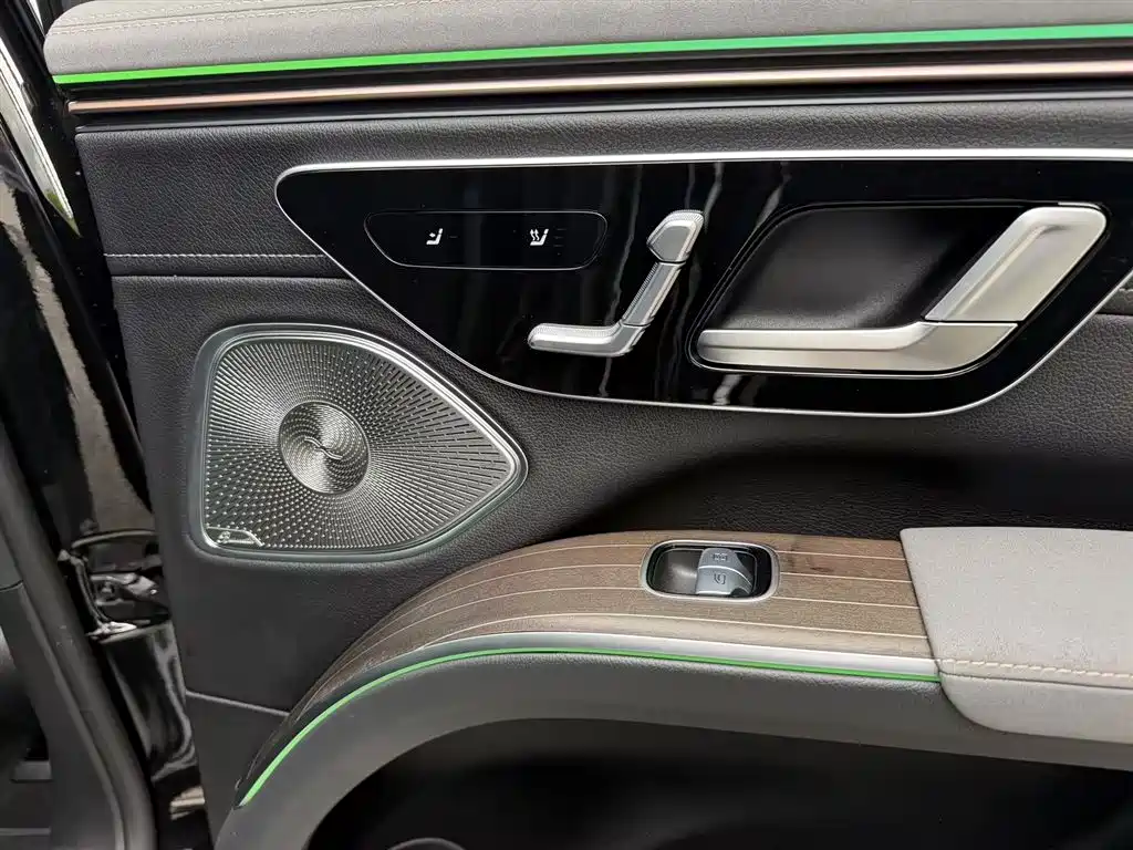 Mercedes-Benz EQS SUV 2026