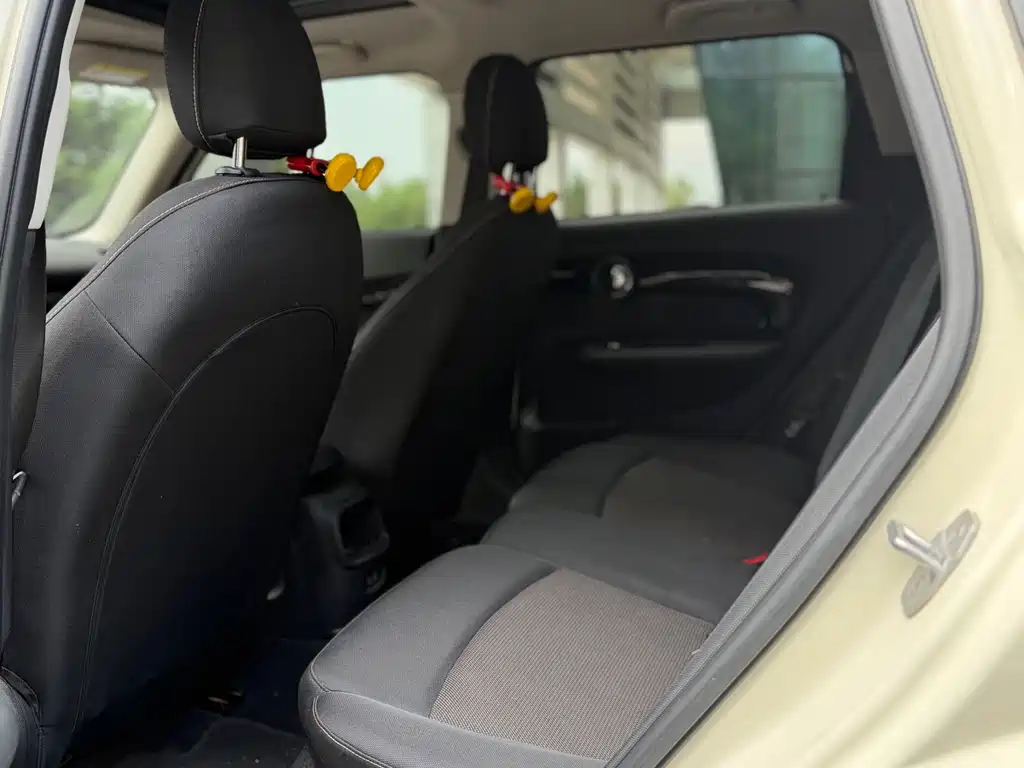 MINI Clubman 2019 — фото 10