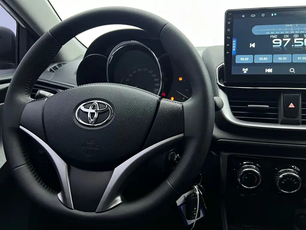 Toyota Yaris L 2021 — фото 11