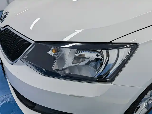 Skoda Fabia 2017 — фото 13