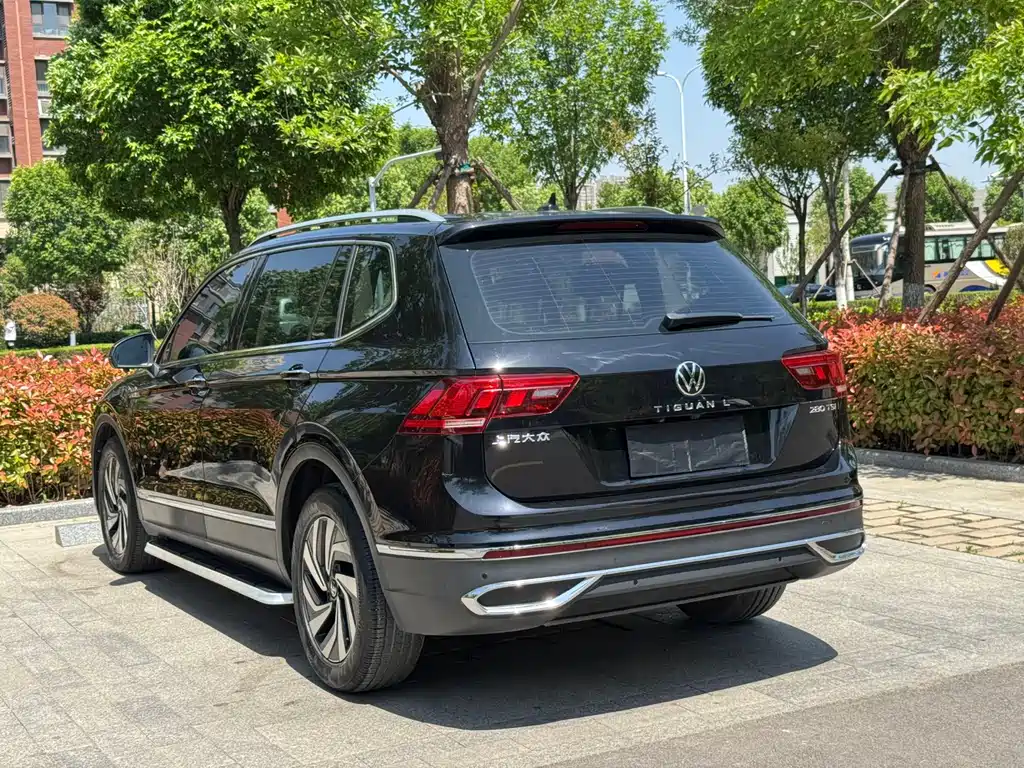 Volkswagen Tiguan L 2023 — фото 7