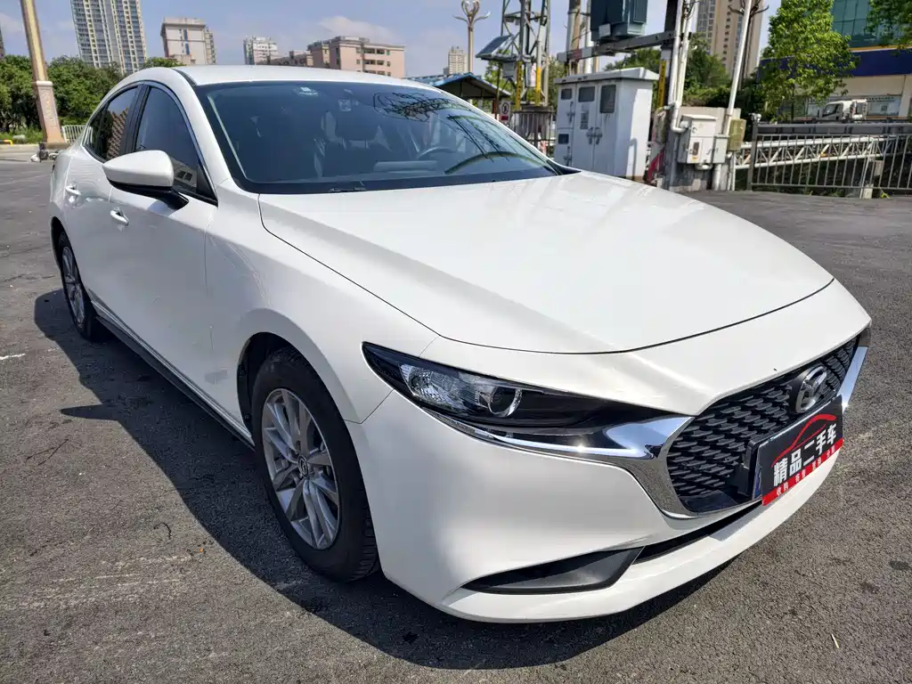 Mazda 3 Axela 2022 — фото 3