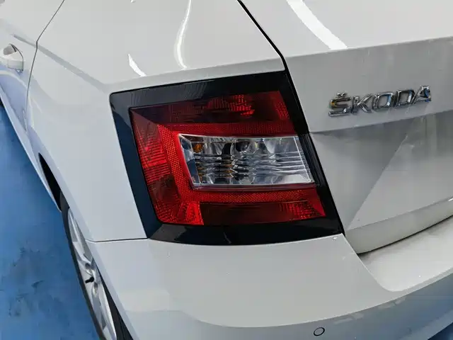Skoda Fabia 2017 — фото 15
