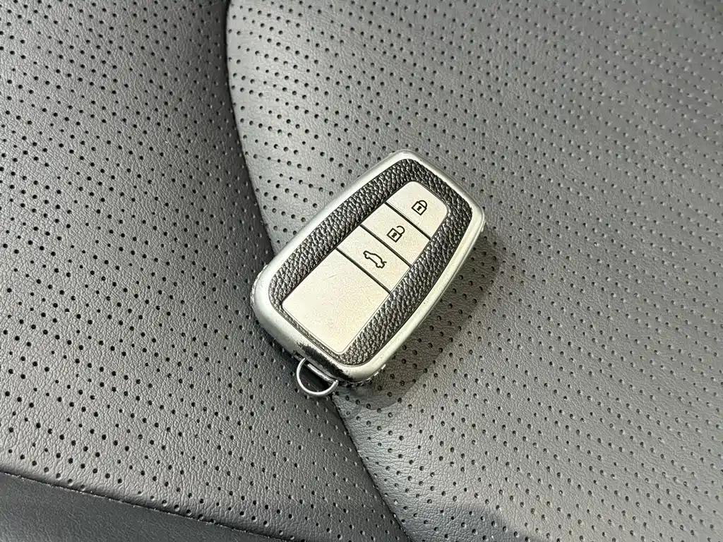 Toyota Avalon 2022 — фото 11