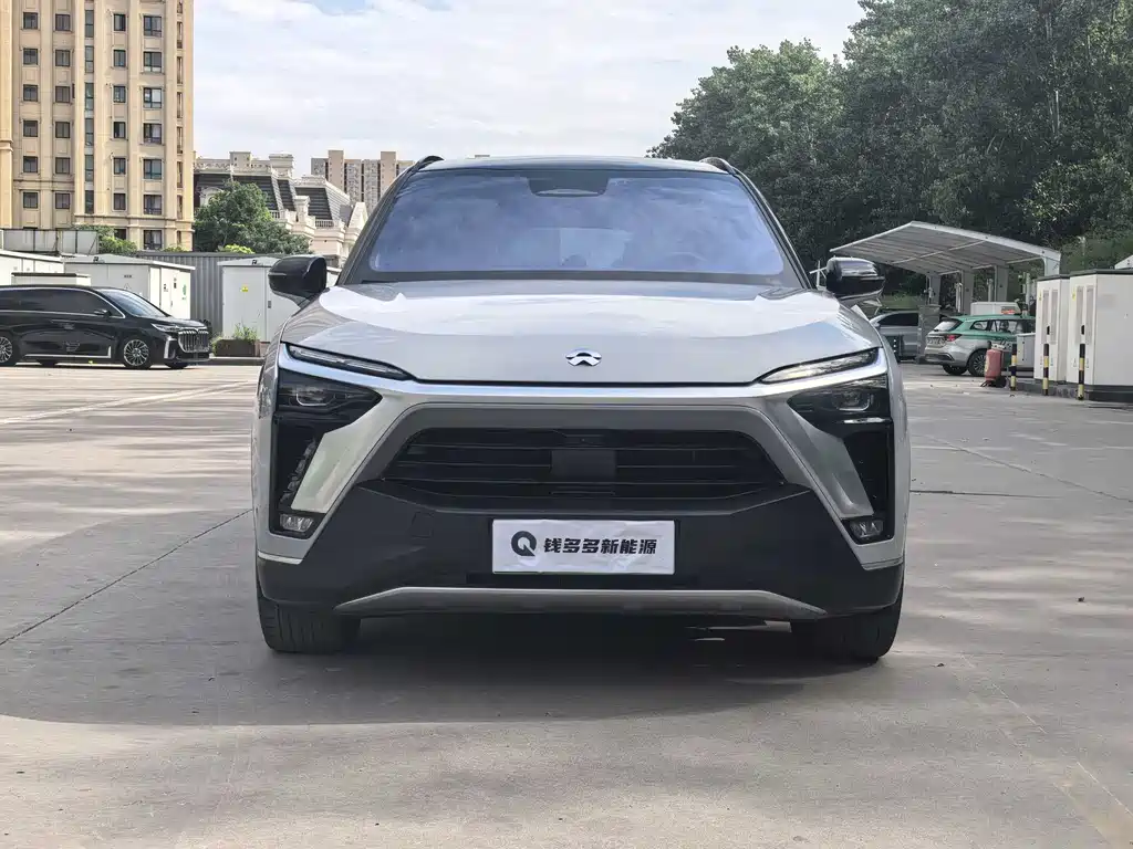 NIO ES8 2021