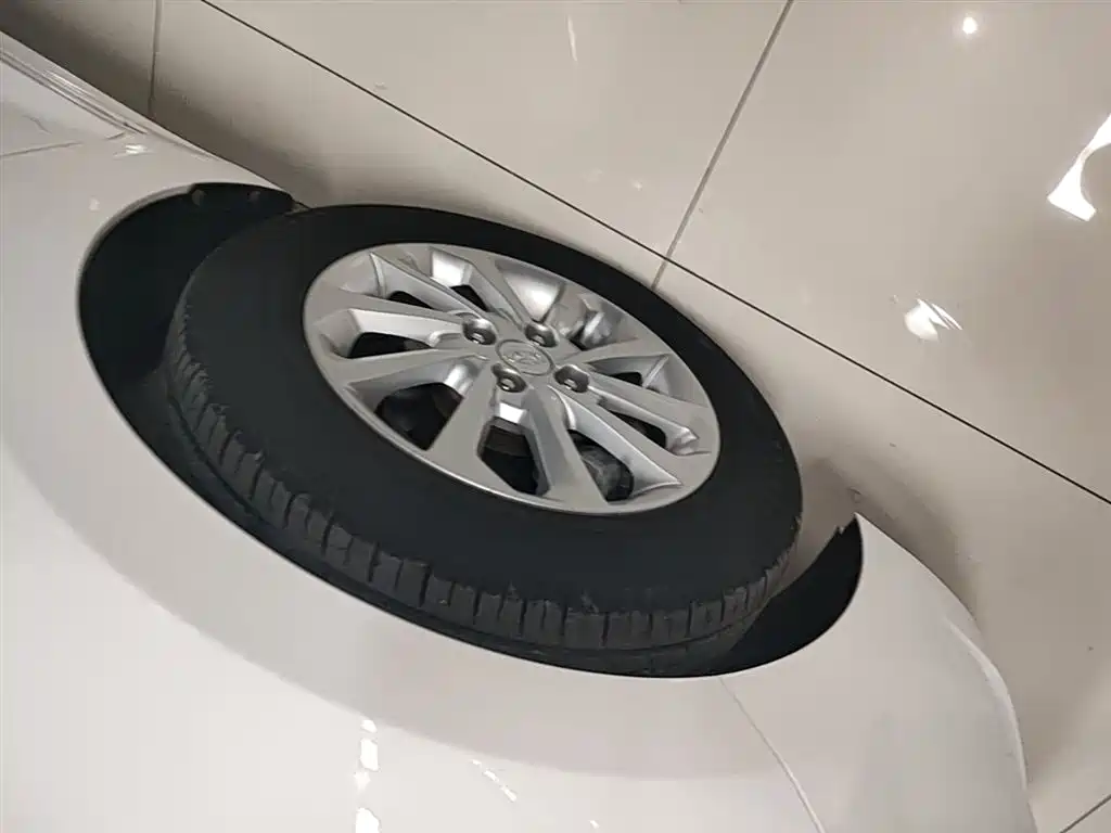 Hyundai Verna 2017 — фото 23