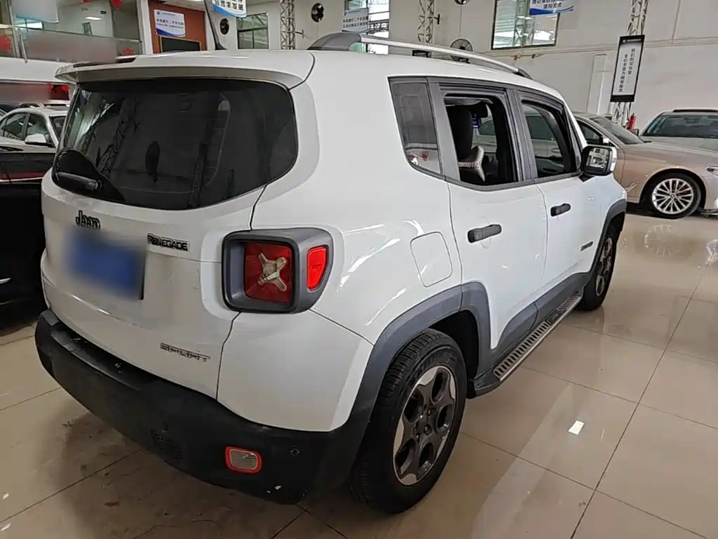 Jeep Renegade 2016 — фото 7