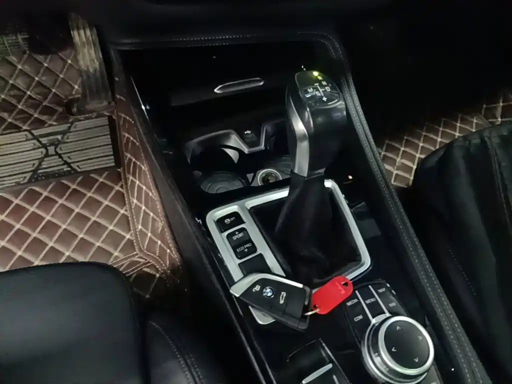 BMW 1 Series 2019 — фото 14