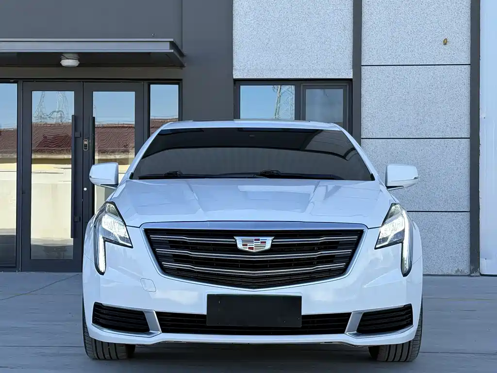 Cadillac XTS 2018 — фото 2