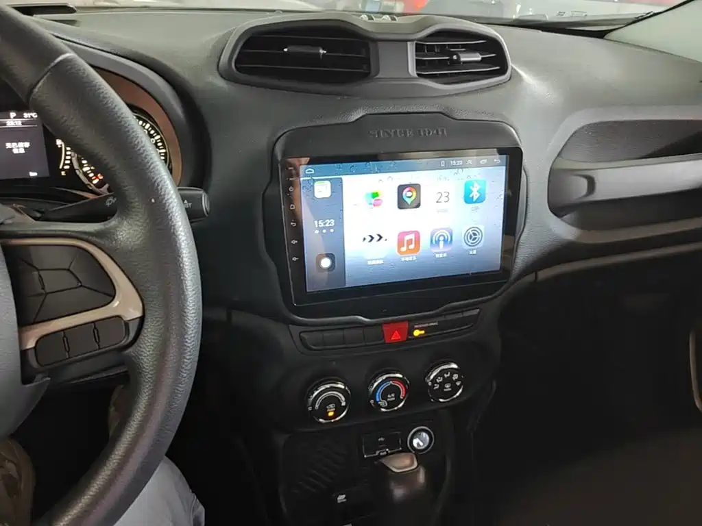 Jeep Renegade 2016 — фото 13
