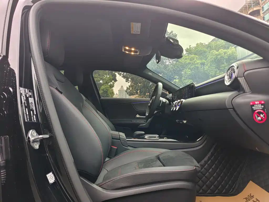 Mercedes-Benz A-Class 2024 — фото 14