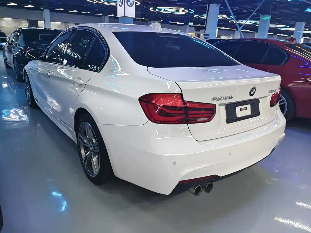 BMW 3 Series 2019 — фото 13