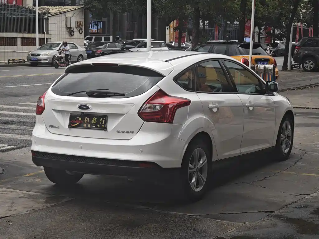 Ford Focus 2013 — фото 13