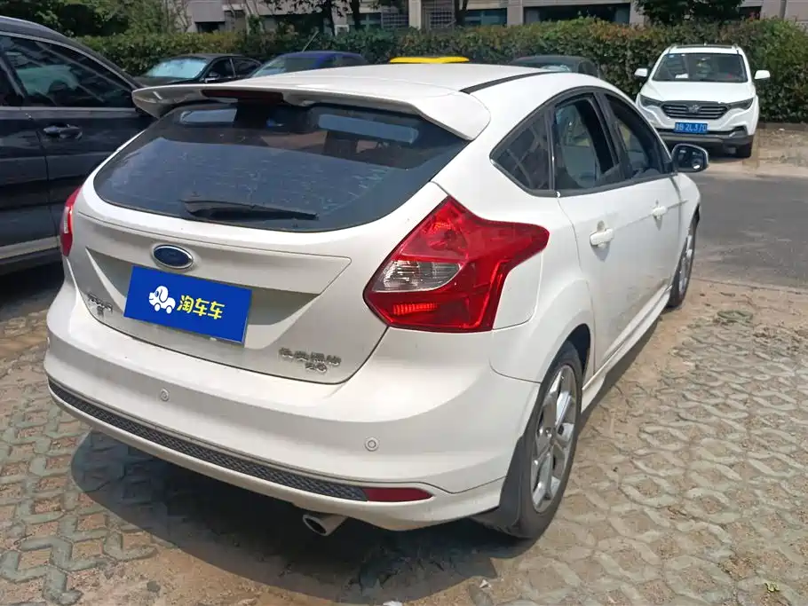 Ford Focus 2015 — фото 3