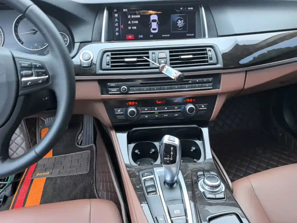 BMW 5 Series 2015 — фото 13