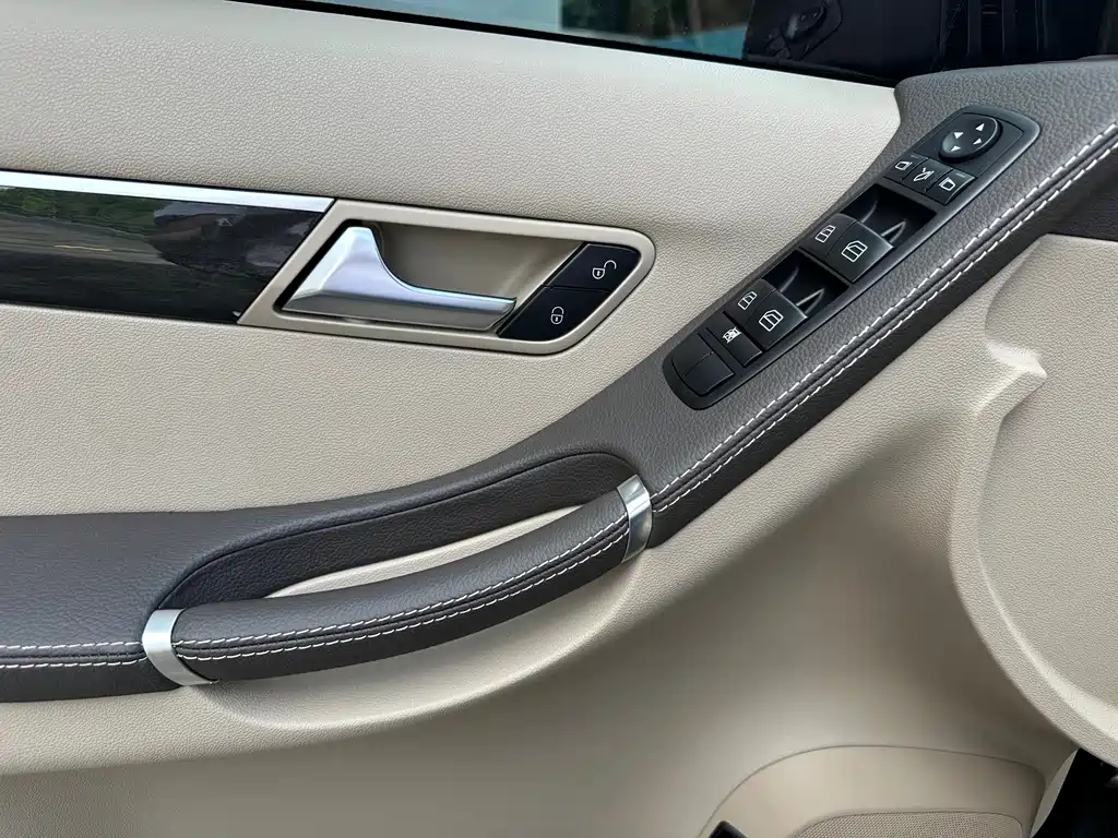 Mercedes-Benz R-Class 2017 — фото 5