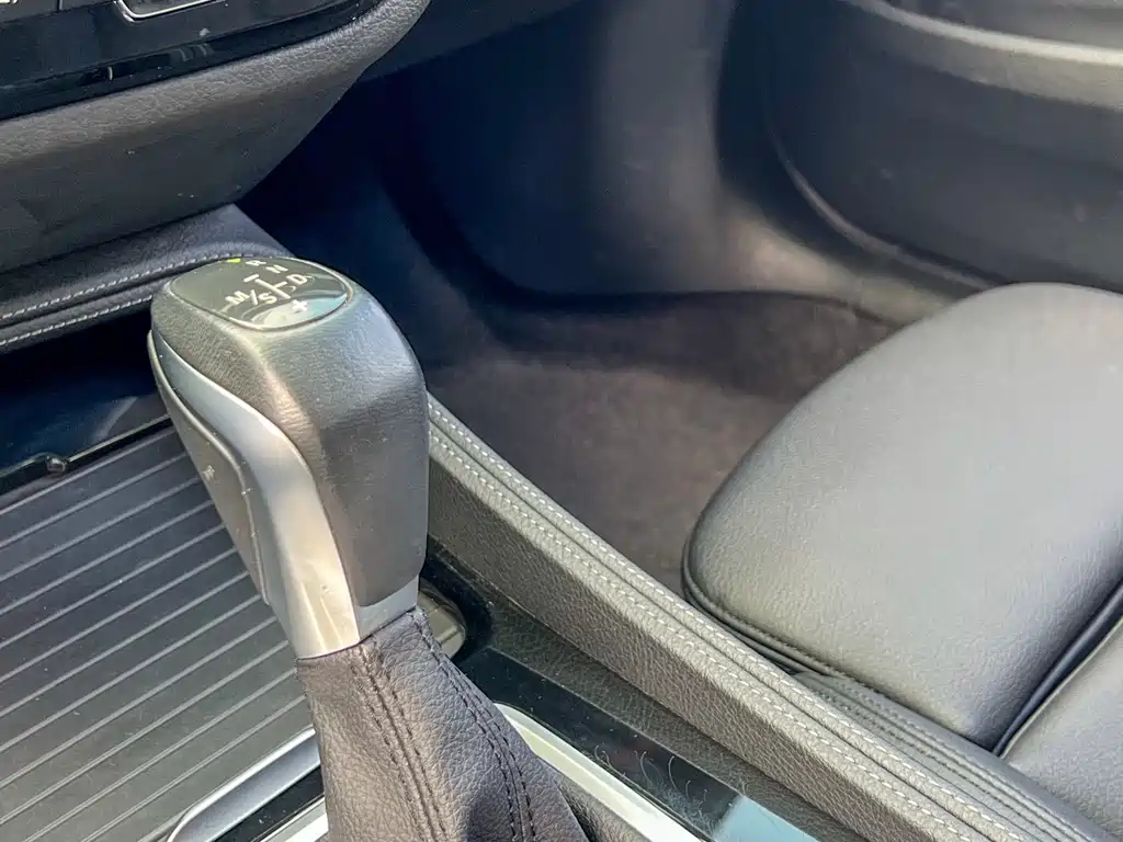 BMW 1 Series 2018 — фото 10