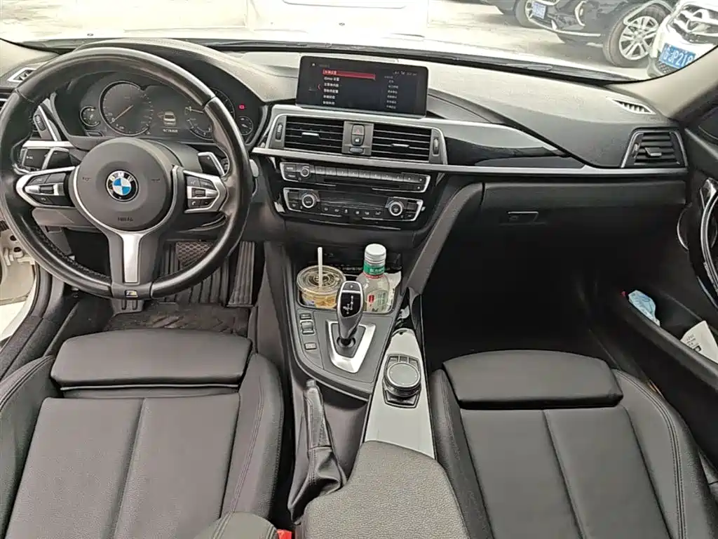 BMW 3 Series 2019 — фото 10