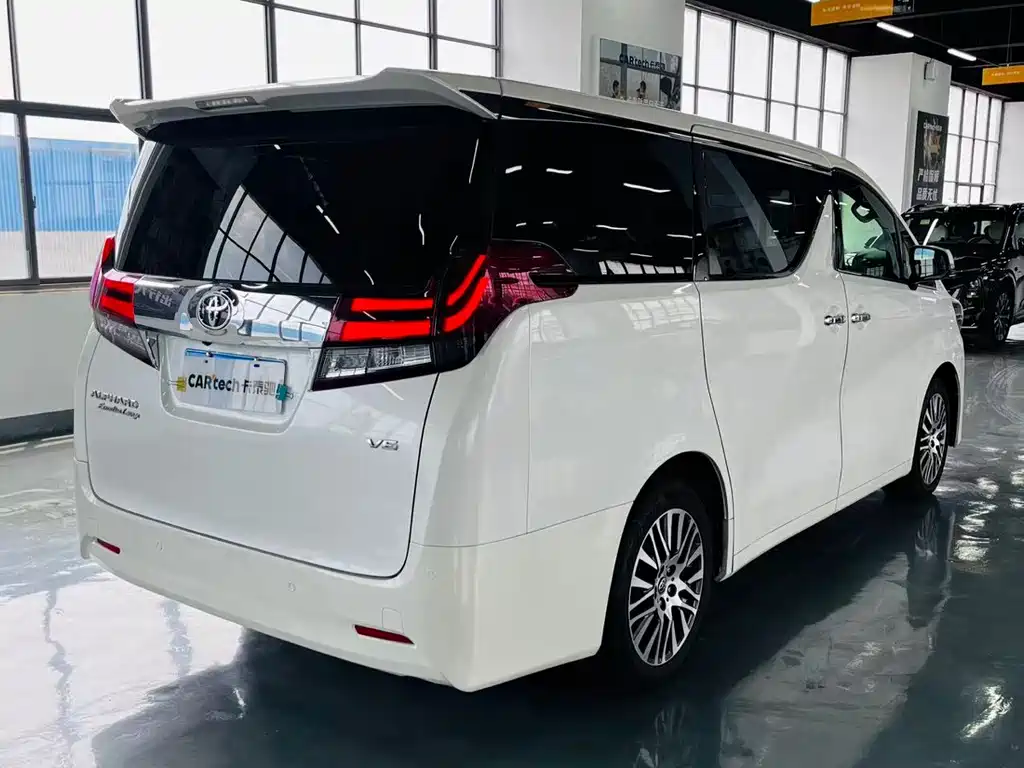 Toyota Alphard 2017 — фото 9