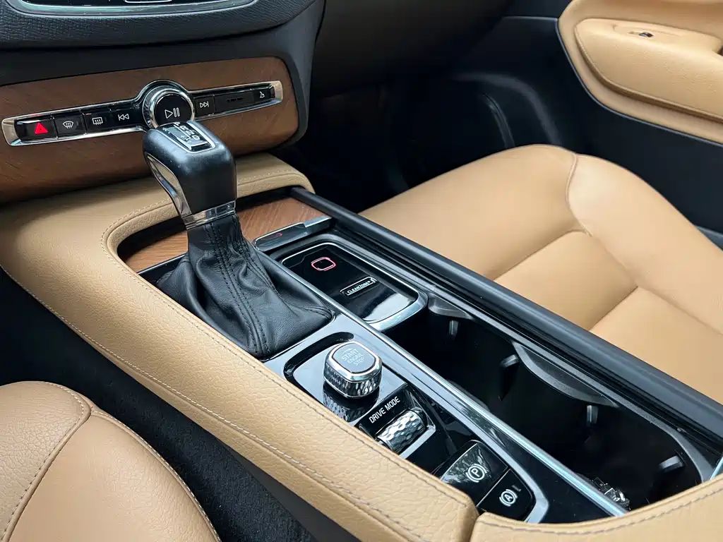 Volvo XC90 2019 — фото 15