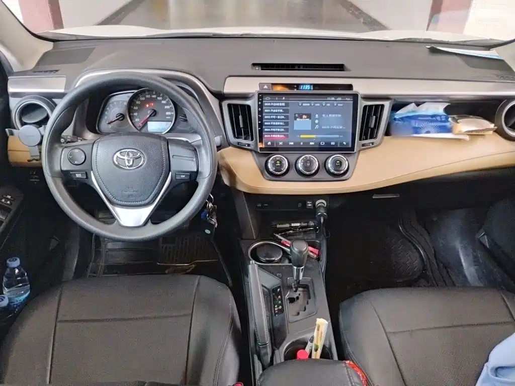 Toyota RAV4 2017 — фото 13