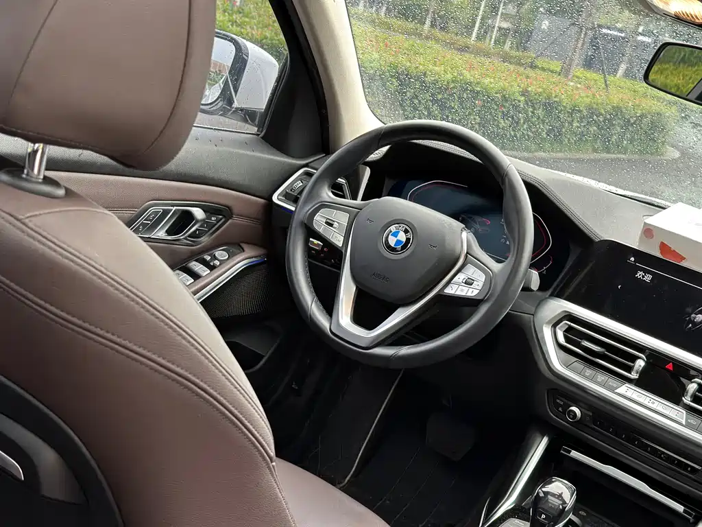 BMW 3 Series 2019 — фото 11