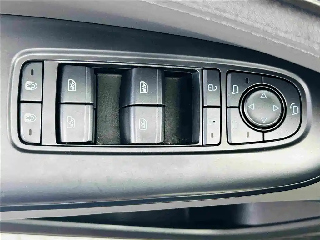 BYD Seal 07 DM-i 2025 — фото 18