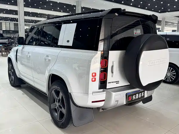 Land Rover Defender 2021