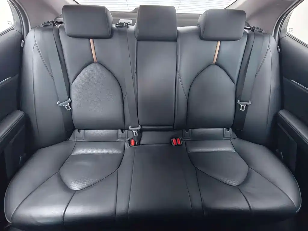 Toyota Camry 2020 — фото 14