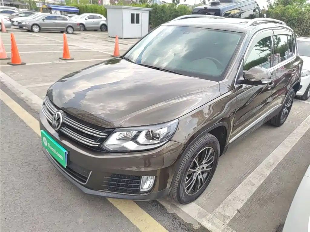 Volkswagen Tiguan 2015 — фото 1