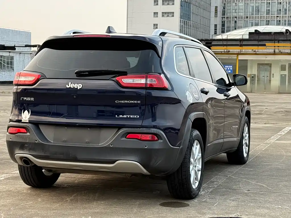 Jeep Cherokee 2016 — фото 6