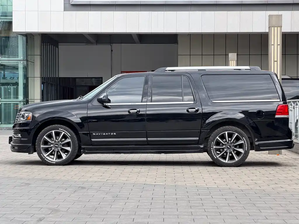 Lincoln Navigator 2017 — фото 16